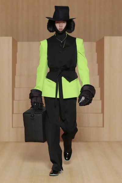 Look 23